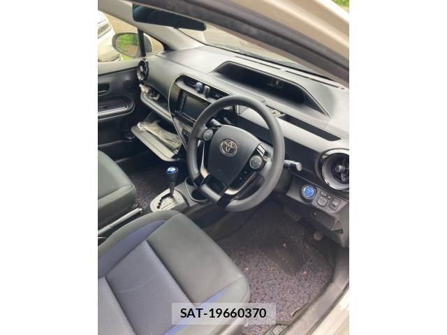 Toyota AQUA 2017-08 8097987-13