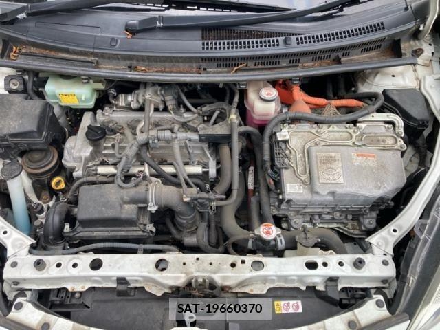 Toyota AQUA 2017-08 8097987-18