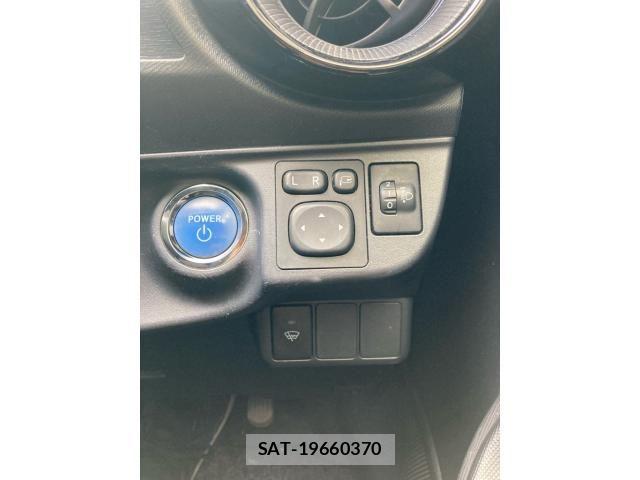 Toyota AQUA 2017-08 8097987-22