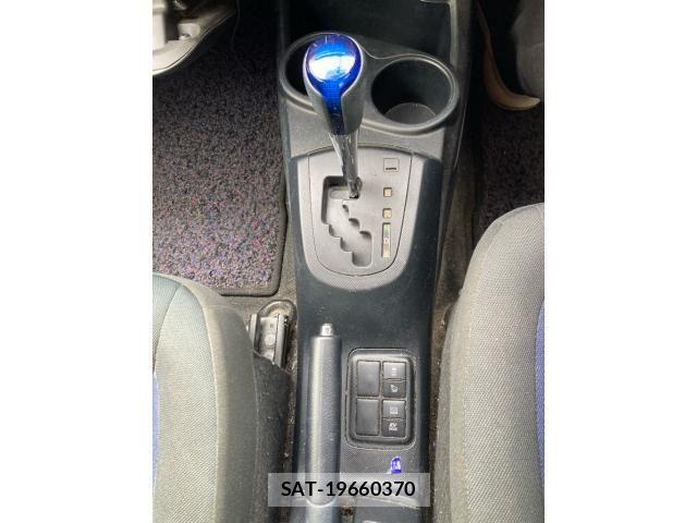 Toyota AQUA 2017-08 8097987-24