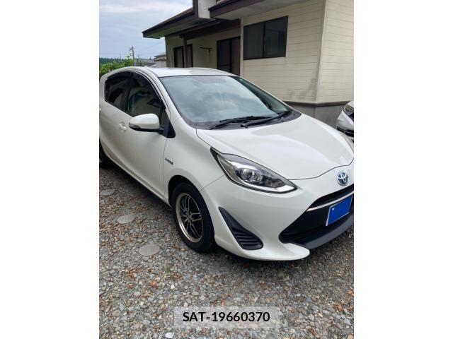 Toyota AQUA 2017-08 8097987-2