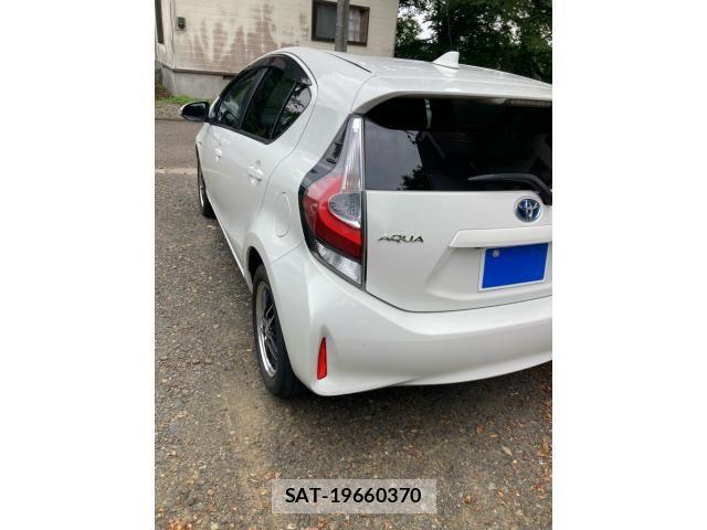 Toyota AQUA 2017-08 8097987-3