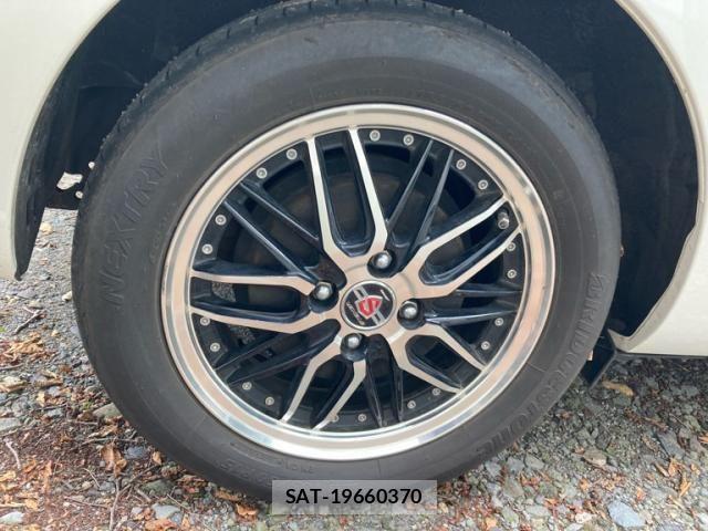 Toyota AQUA 2017-08 8097987-6