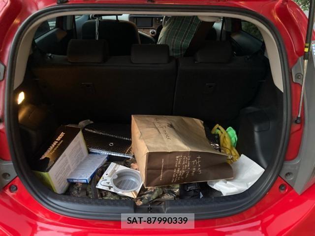 Toyota AQUA 2014-01 8097998-12