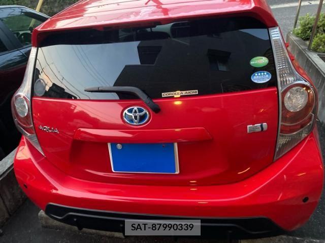 Toyota AQUA 2014-01 8097998-1