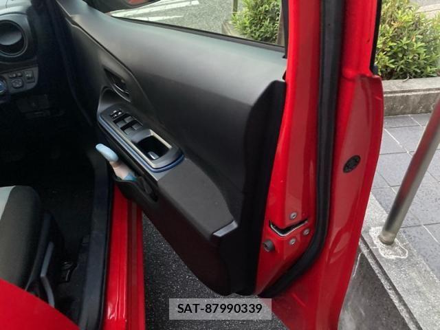 Toyota AQUA 2014-01 8097998-6