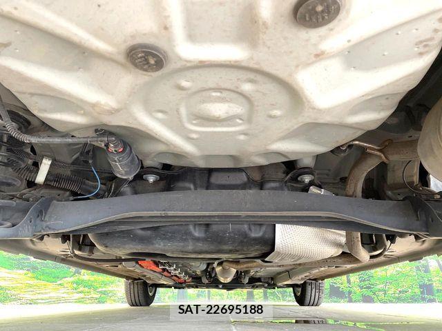 Toyota AQUA 2022-07 8097956-18