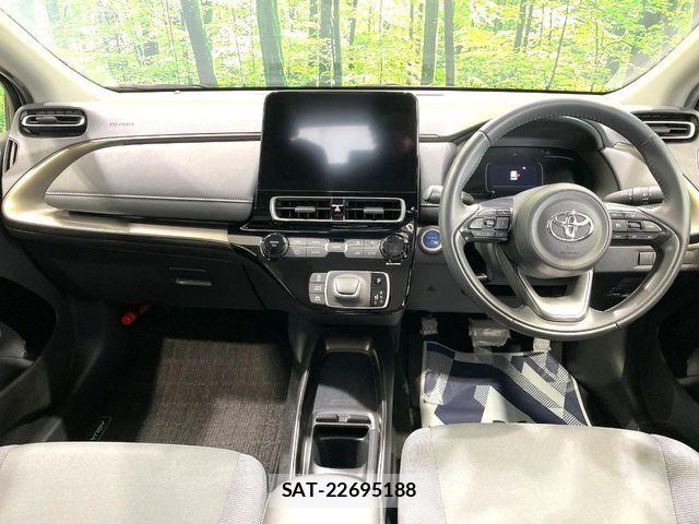 Toyota AQUA 2022-07 8097956-1
