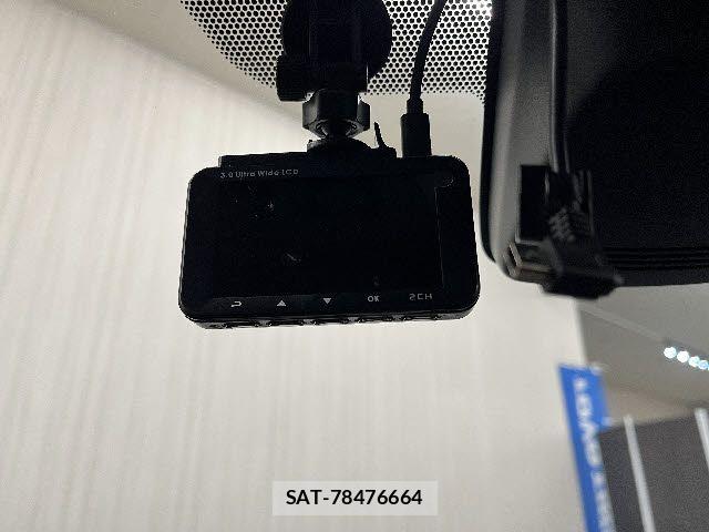 Toyota AQUA 2016-01 8097972-11
