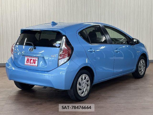 Toyota AQUA 2016-01 8097972-2