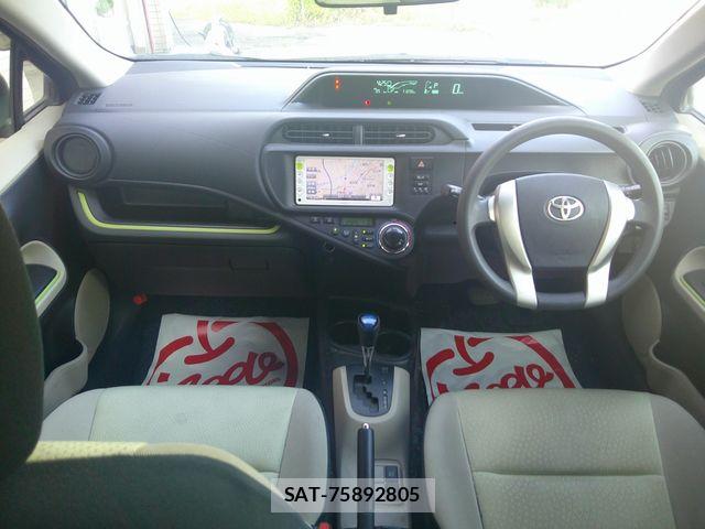 Toyota AQUA 2012-05 8098010-1