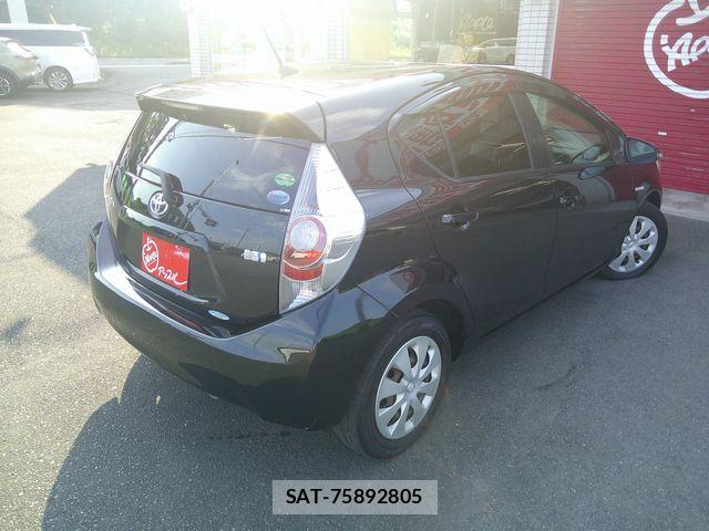 Toyota AQUA 2012-05 8098010-21