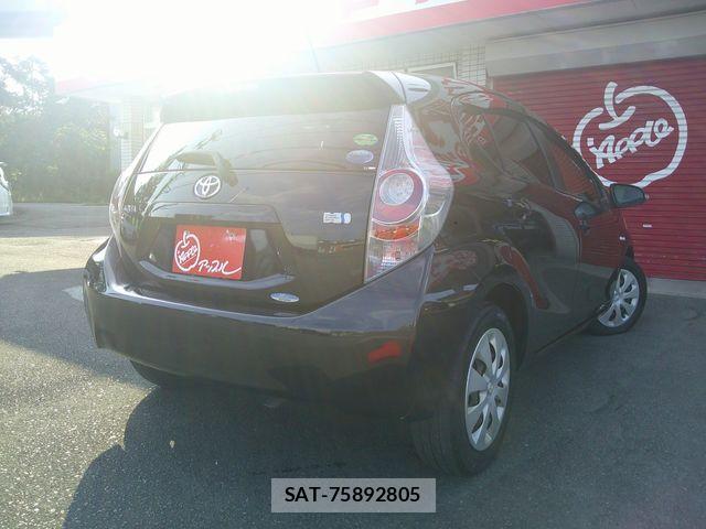 Toyota AQUA 2012-05 8098010-2