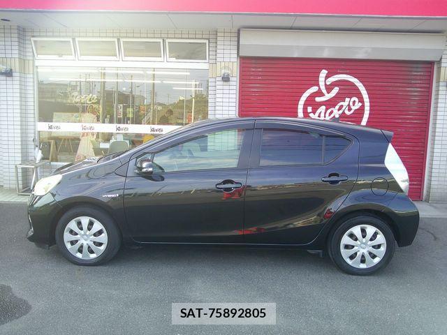 Toyota AQUA 2012-05 8098010-6