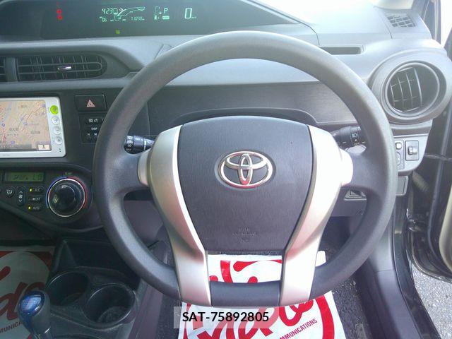 Toyota AQUA 2012-05 8098010-7