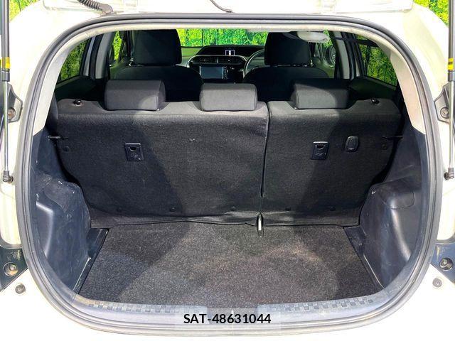 Toyota AQUA 2017-12 8097980-9
