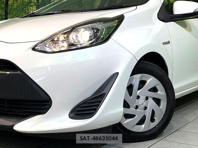 Toyota AQUA 2017-12 8097980-11