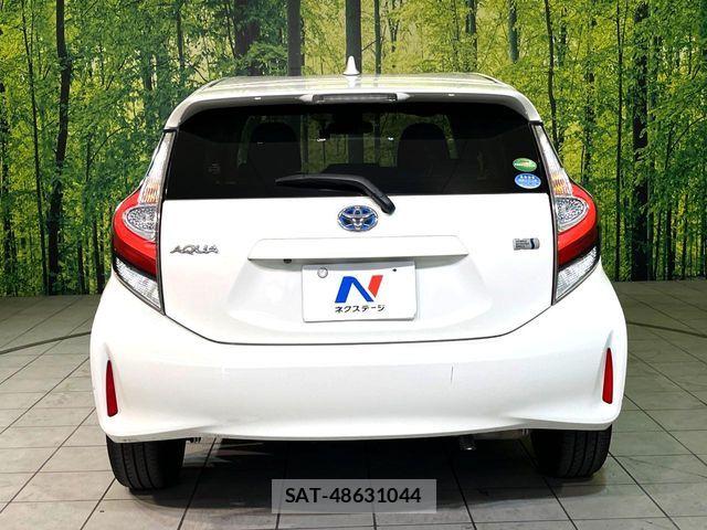Toyota AQUA 2017-12 8097980-14
