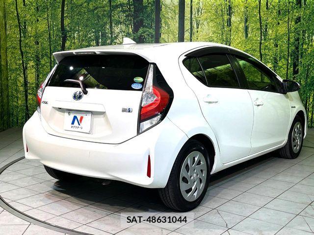Toyota AQUA 2017-12 8097980-16