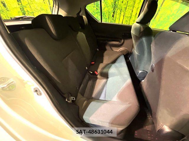 Toyota AQUA 2017-12 8097980-8