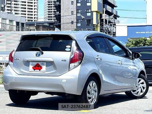 Toyota AQUA 2015-07 8097979-2