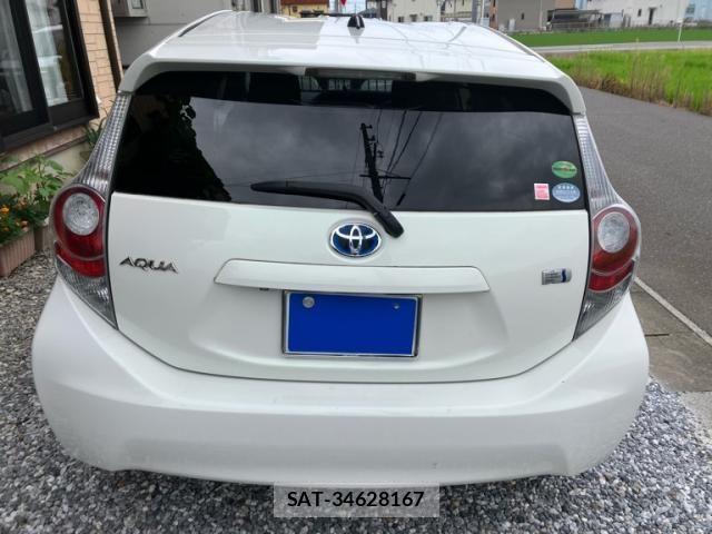Toyota AQUA 2012-03 8098009-1