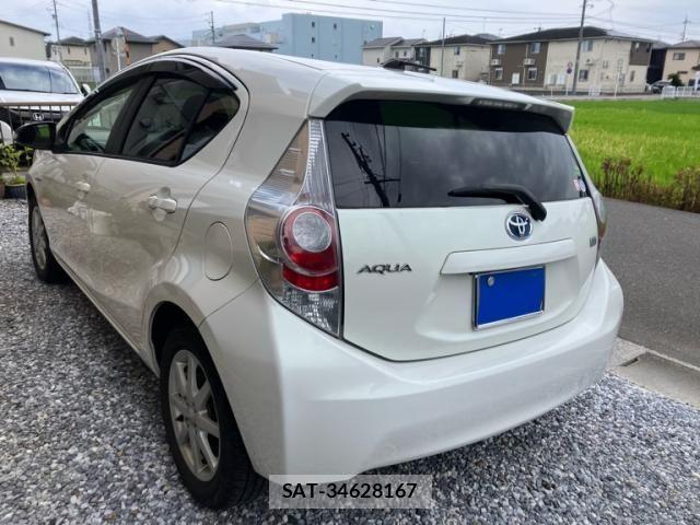 Toyota AQUA 2012-03 8098009-4