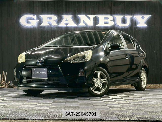 Toyota AQUA 2012-11 8097989-0