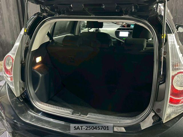 Toyota AQUA 2012-11 8097989-15