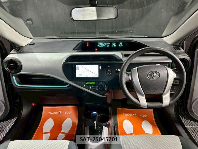 Toyota AQUA 2012-11 8097989-4