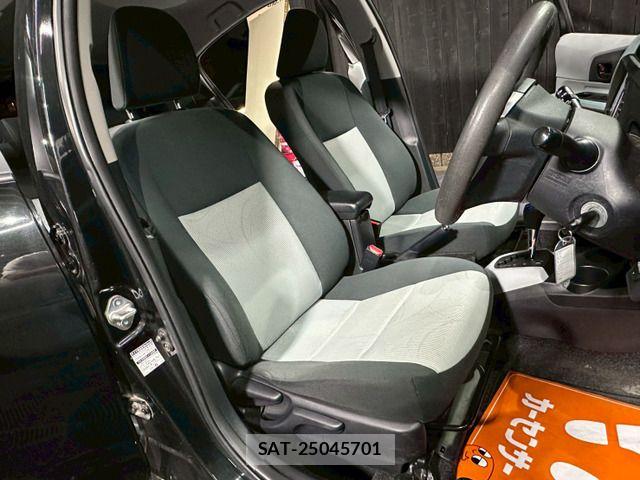 Toyota AQUA 2012-11 8097989-5
