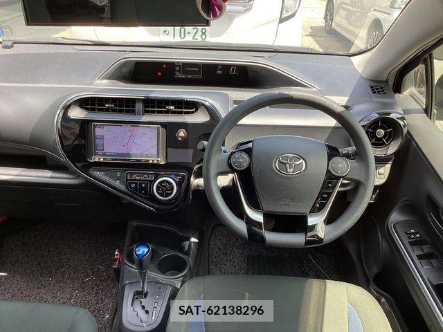 Toyota AQUA 2017-09 8097988-1