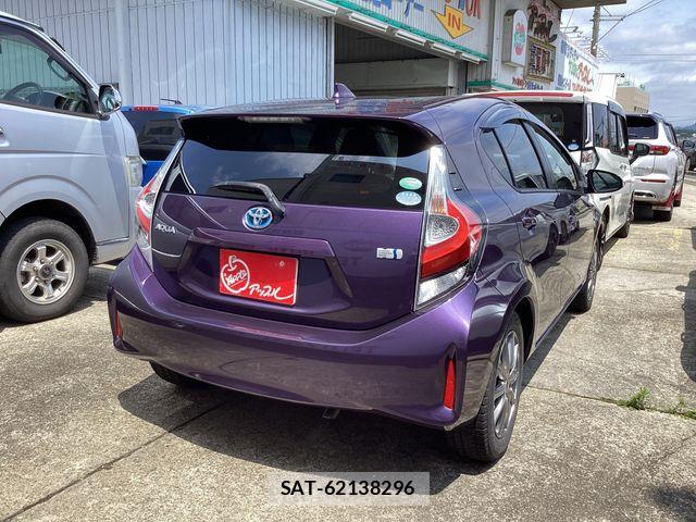 Toyota AQUA 2017-09 8097988-2