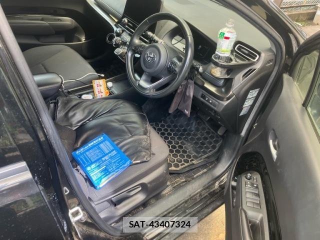 Toyota AQUA 2021-09 8097974-12