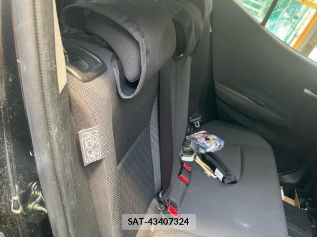 Toyota AQUA 2021-09 8097974-15
