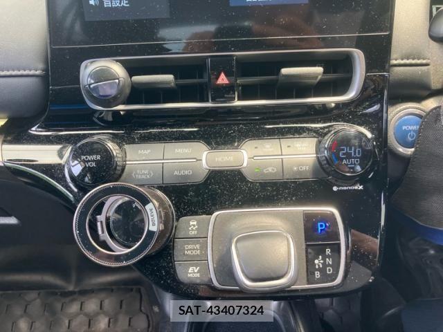 Toyota AQUA 2021-09 8097974-22