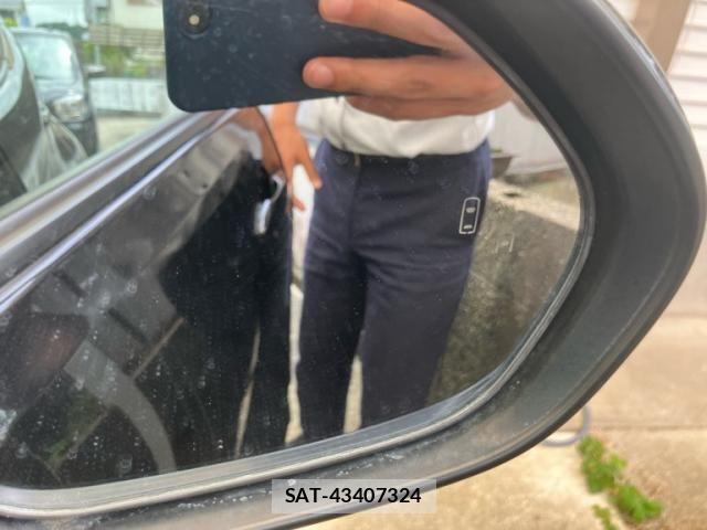 Toyota AQUA 2021-09 8097974-25