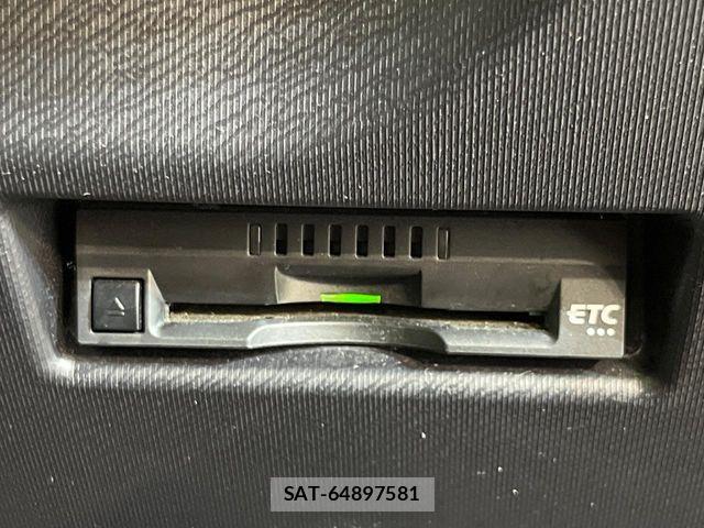 Toyota AQUA 2019-09 8097967-5