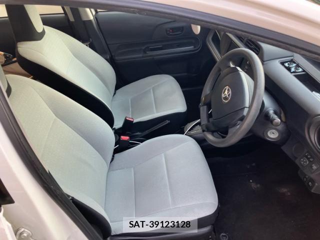 Toyota AQUA 2016-11 8097997-11