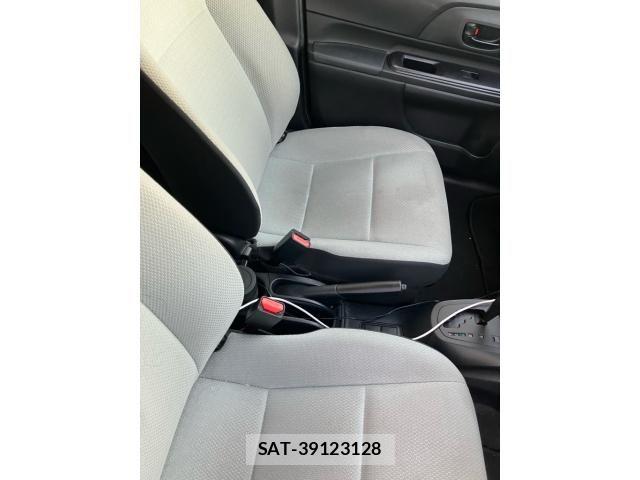 Toyota AQUA 2016-11 8097997-12