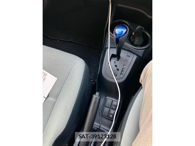 Toyota AQUA 2016-11 8097997-17