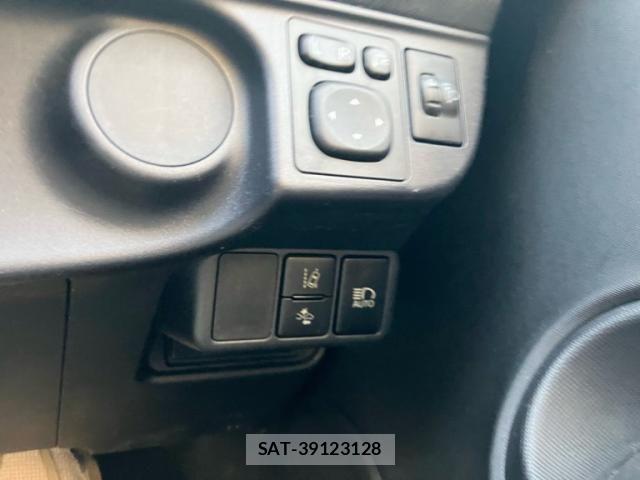 Toyota AQUA 2016-11 8097997-18