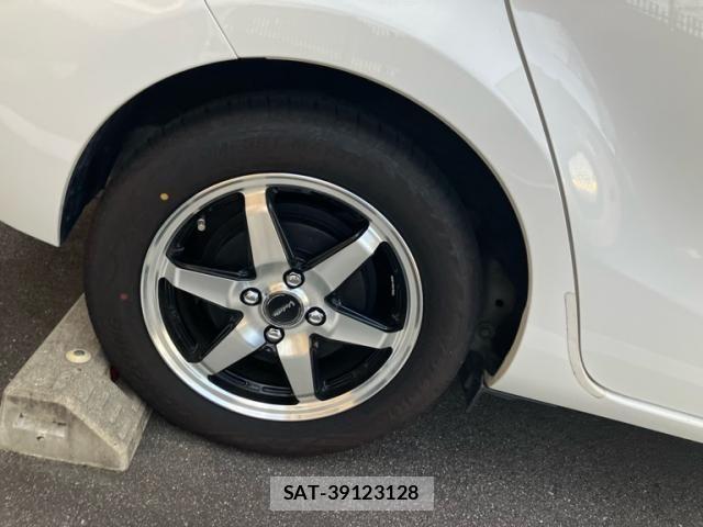 Toyota AQUA 2016-11 8097997-3