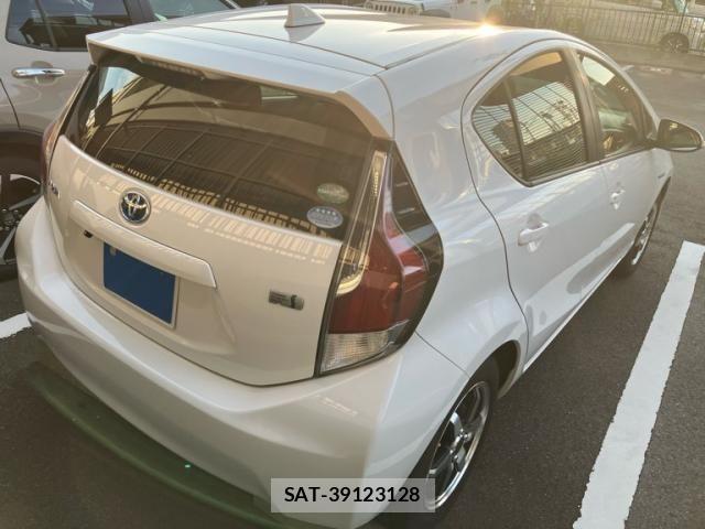 Toyota AQUA 2016-11 8097997-4