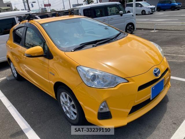 Toyota AQUA 2012-12 8098008-2