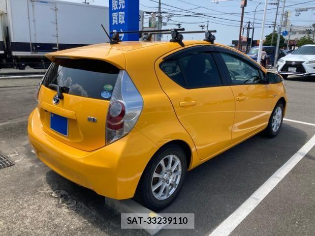 Toyota AQUA 2012-12 8098008-4