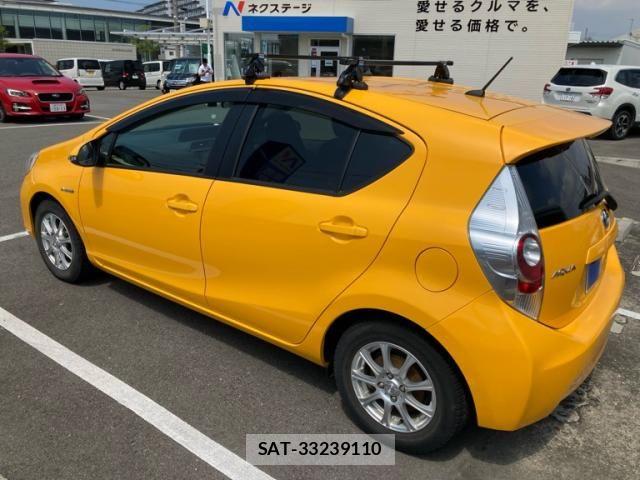 Toyota AQUA 2012-12 8098008-5