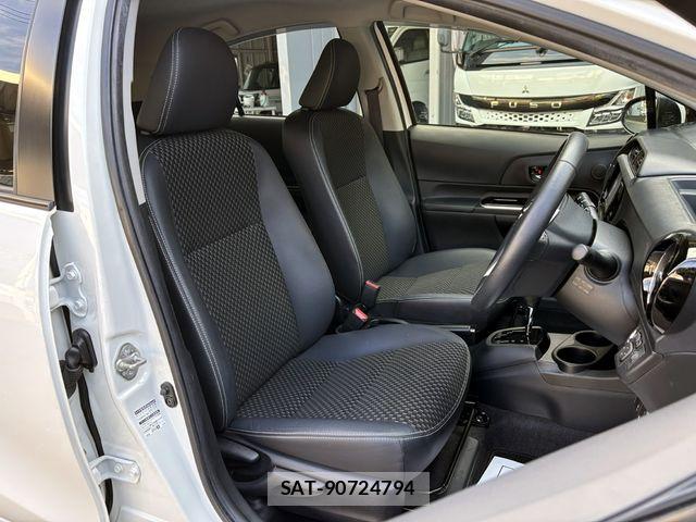 Toyota AQUA 2015-08 8097975-12
