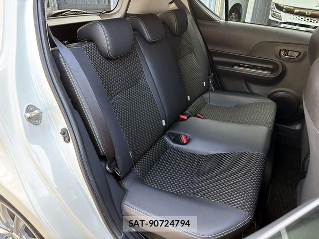 Toyota AQUA 2015-08 8097975-13