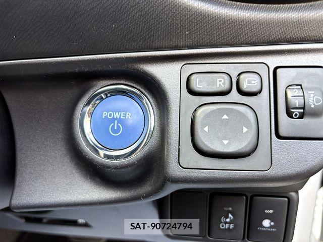 Toyota AQUA 2015-08 8097975-18